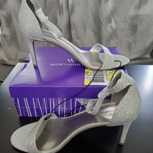 NIB silver sparkly heels (11)